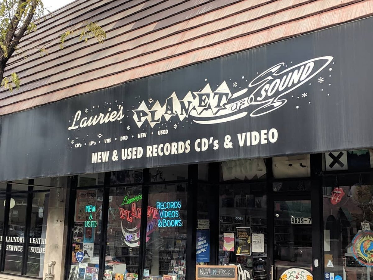 Laurie's Planet of Sound storefront at 4639 N Lincoln Ave in Chicago.