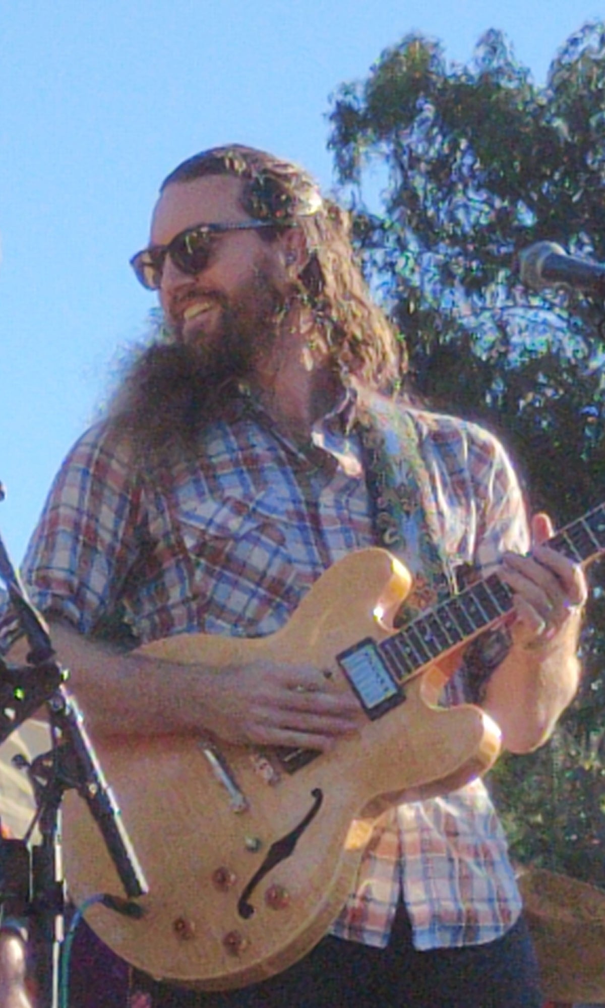 Grahame Lesh playing guitar at Sharon Meadow