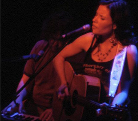 Shannon McNally performing at Headliners Music Hall in Louisville in 2006