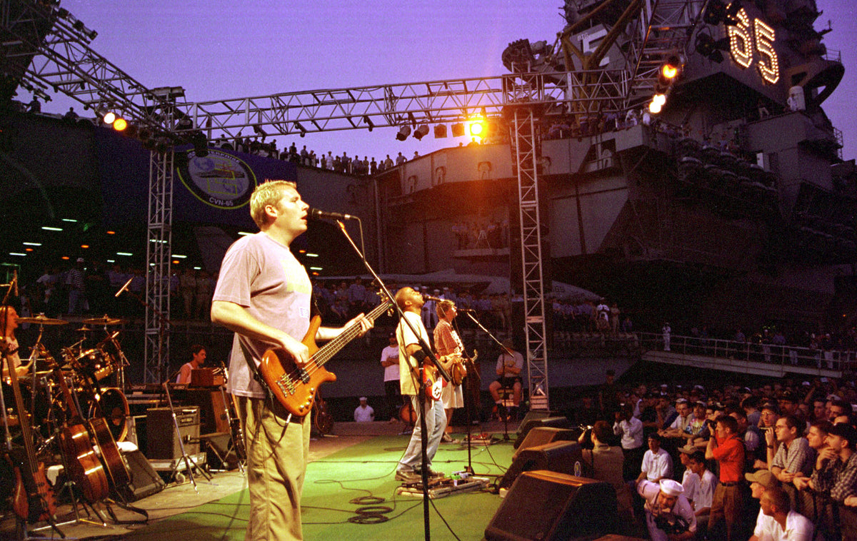 Hootie and the Blowfish performing at a USO show in 1998