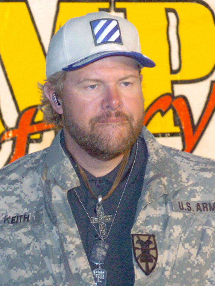 Toby Keith preparing to perform at Camp Victory in 2007